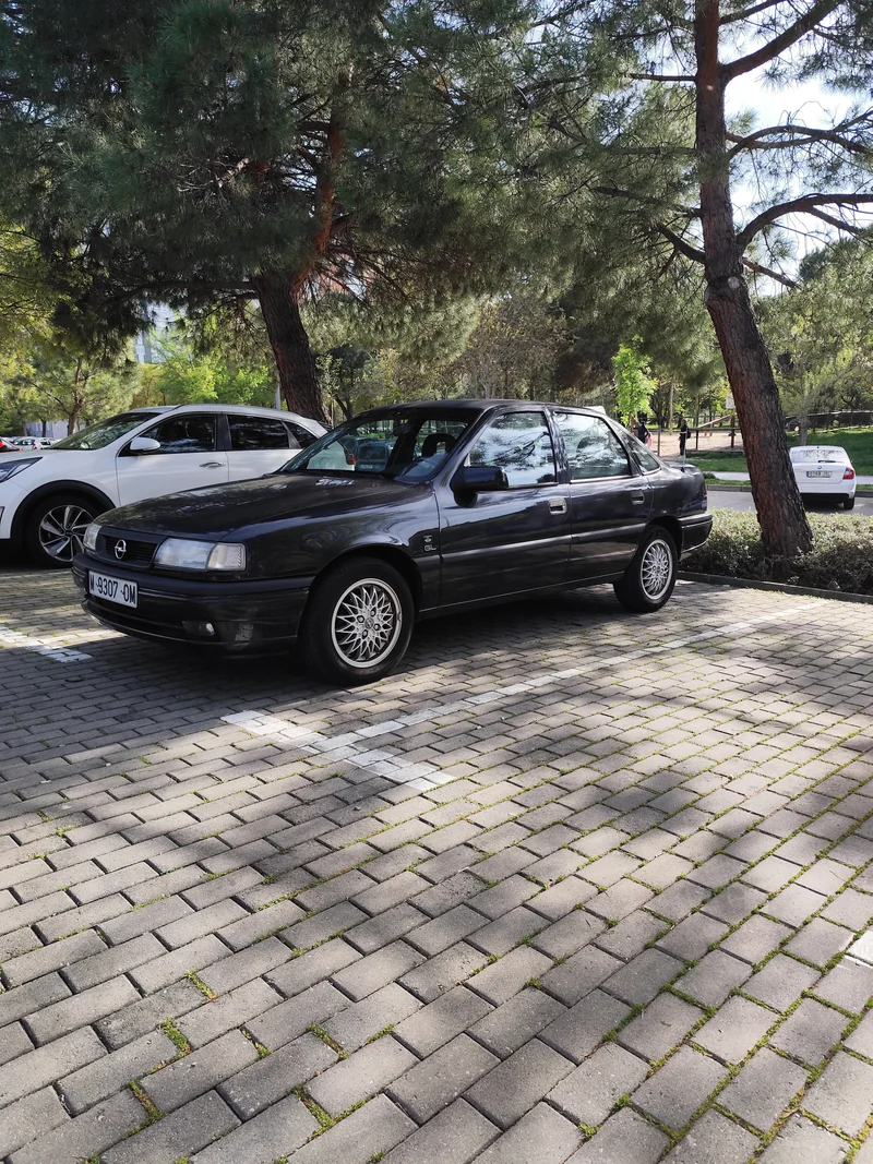 1993 Opel Vectra in Madrid 9