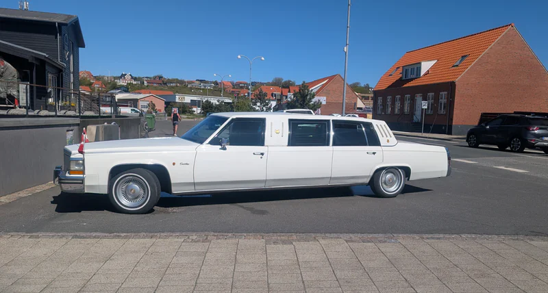 1984 Cadillac Deville Limousine in Bøvlingbjerg