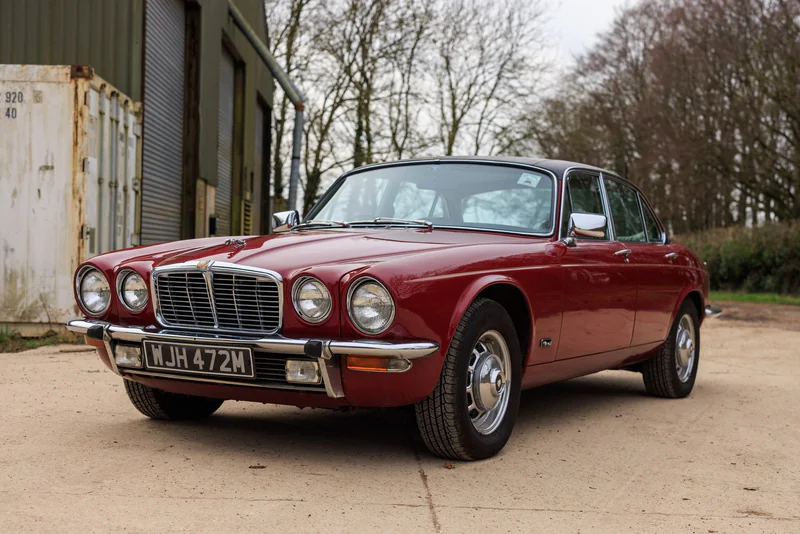 1974 Jaguar Xj6 in London 3