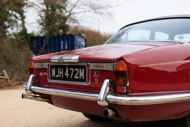 1974 Jaguar Xj6 in London 5