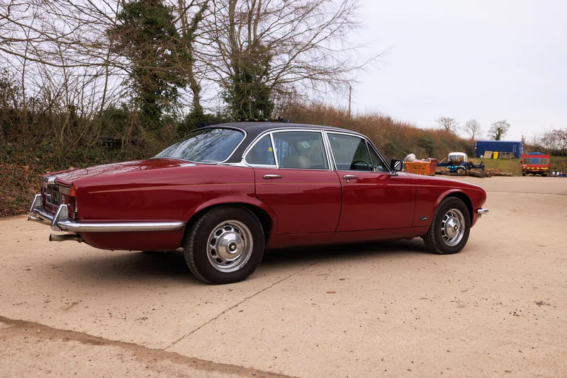 1974 Jaguar Xj6 in London 7