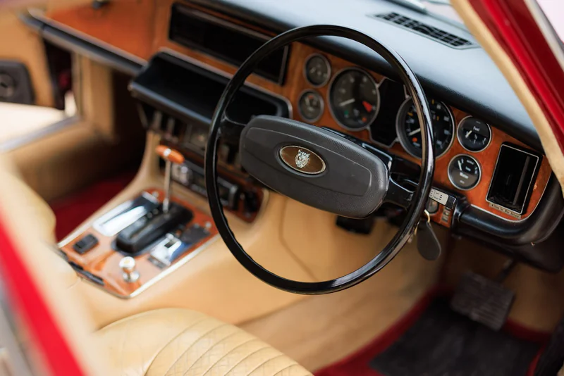 1974 Jaguar Xj6 in London 9