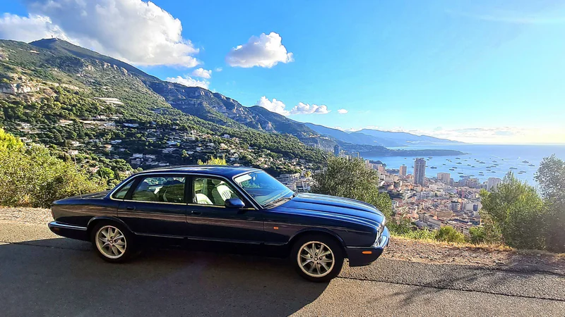 1999 Jaguar XJ8 in Wimbledon 19