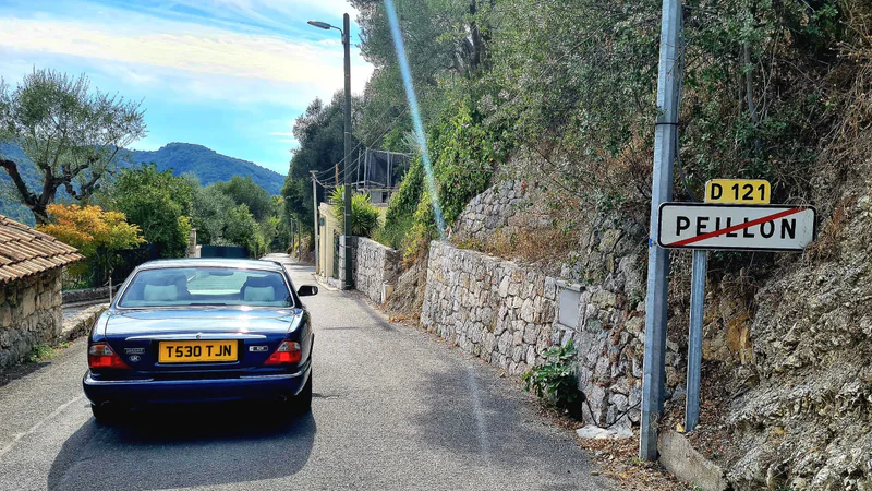 1999 Jaguar XJ8 in Wimbledon 20