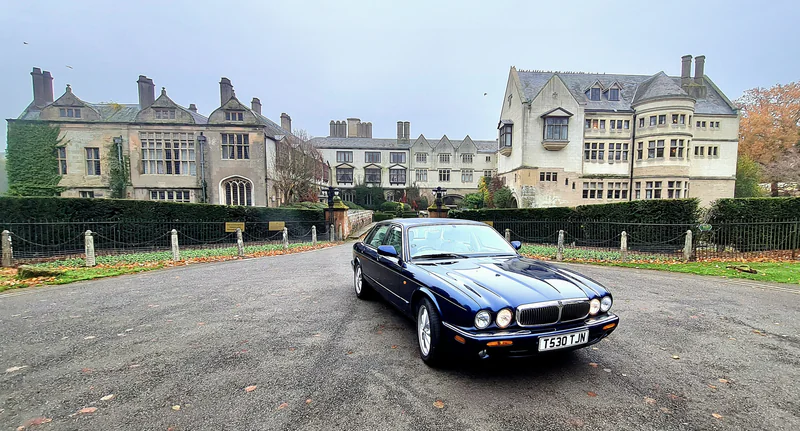 1999 Jaguar XJ8 in Wimbledon 2