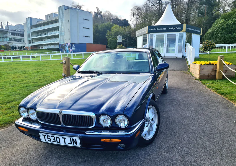 1999 Jaguar XJ8 in Wimbledon 13