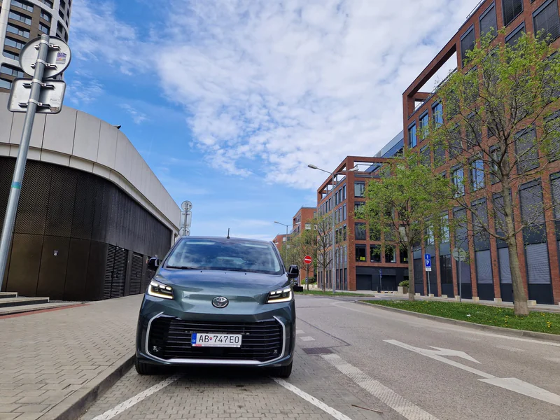 2025 Toyota Proace Verso in Hviezdoslavov 2