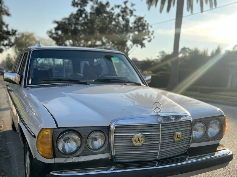 1979 Mercedes-Benz 300TD Base 2