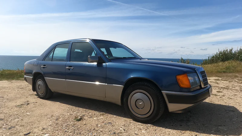 1992 Mercedes-Benz W124 in Lisboa 1
