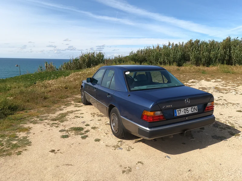 1992 Mercedes-Benz W124 in Lisboa 7