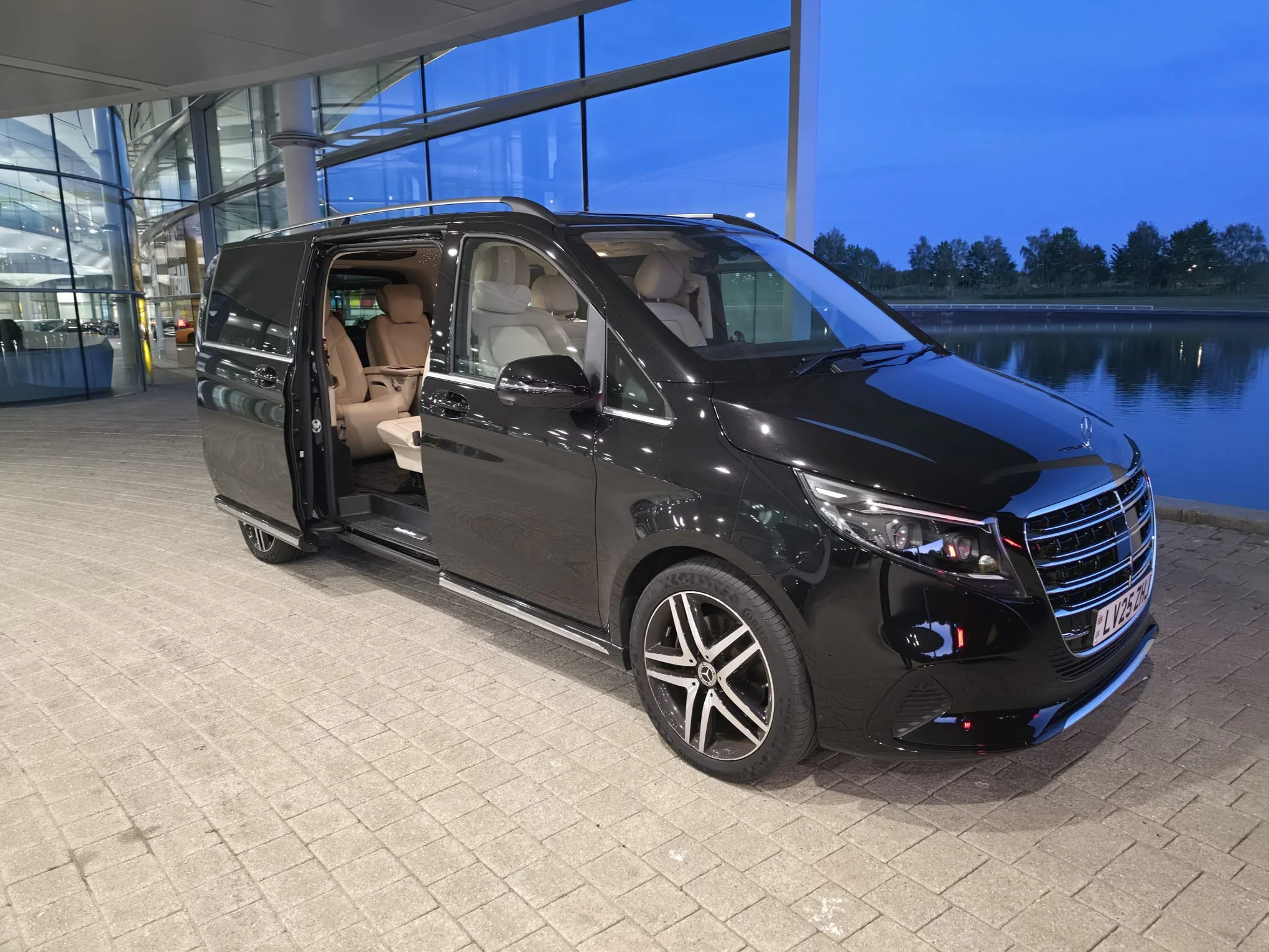 2025 Mercedes-Benz V300 Exclusive