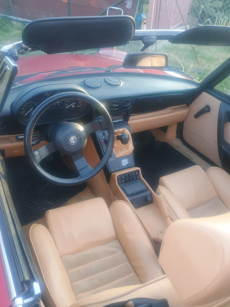 1992 Alfa Romeo Spider in Cefalu 7