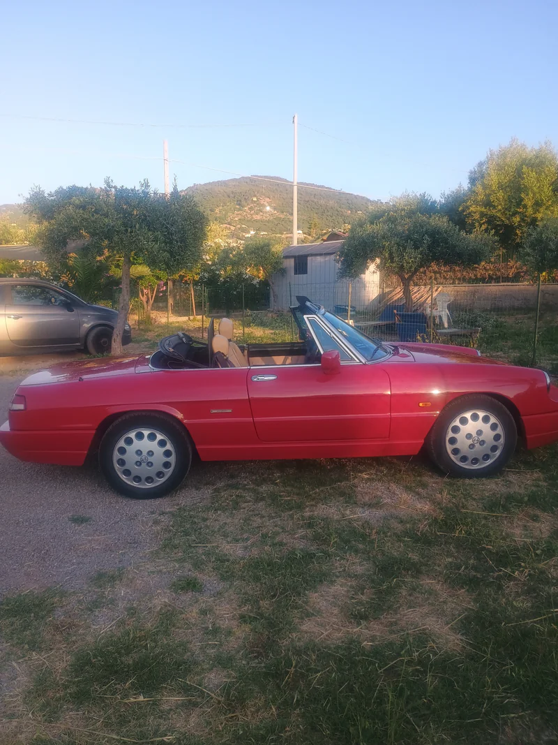 1992 Alfa Romeo Spider in Cefalu 2