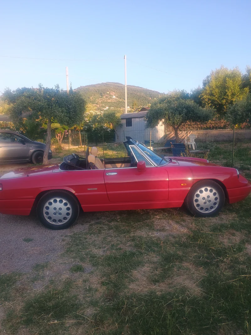 1992 Alfa Romeo Spider in Cefalu 3