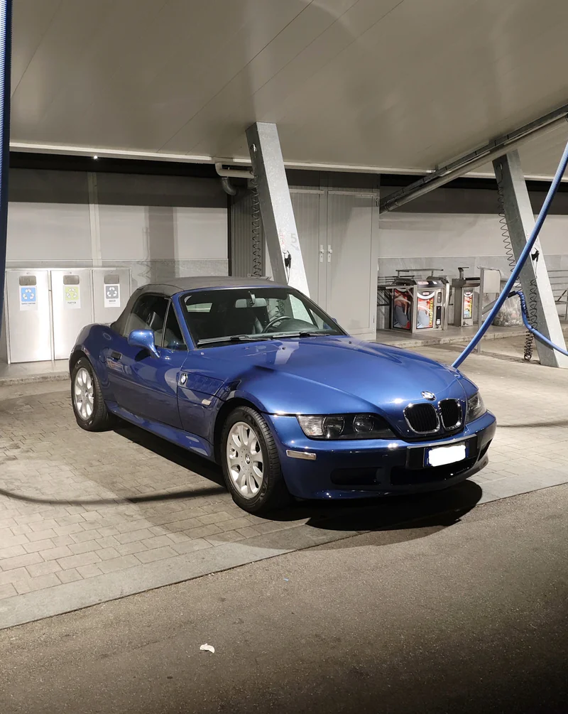 2001 BMW Z3 in Milano 3