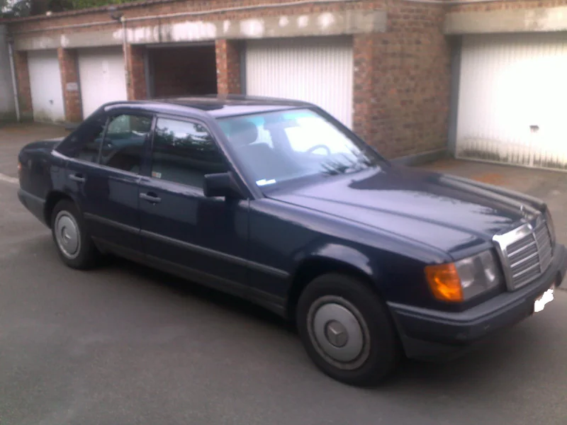 1986 Mercedes-Benz W124 230e in Auderghem 3