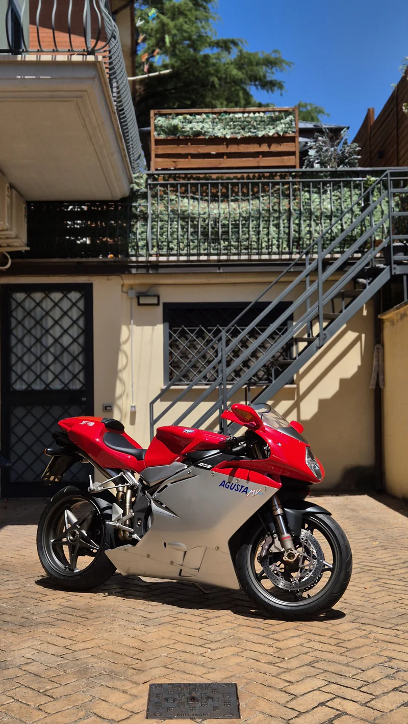 2000 Mv Agusta F4 750 in Roma 2