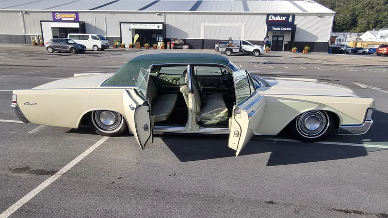 1969 Lincoln Continental in Upper Hutt 3