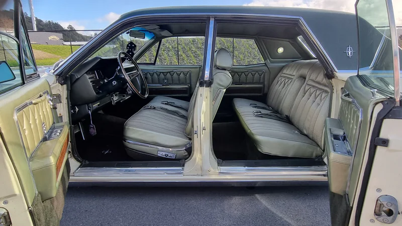 1969 Lincoln Continental in Upper Hutt 6