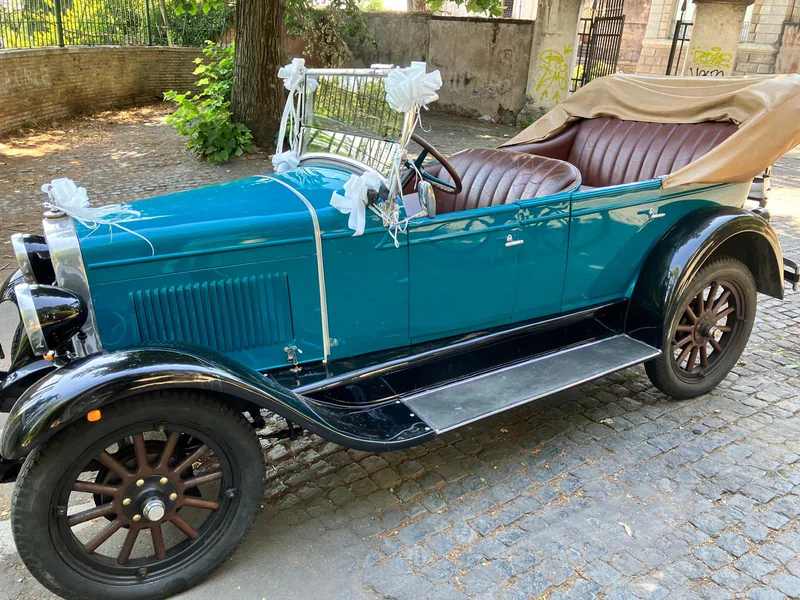1928 Chevrolet Torpedo in Roma 2