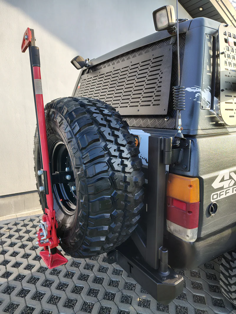 1984 Nissan Patrol in Rumin 4
