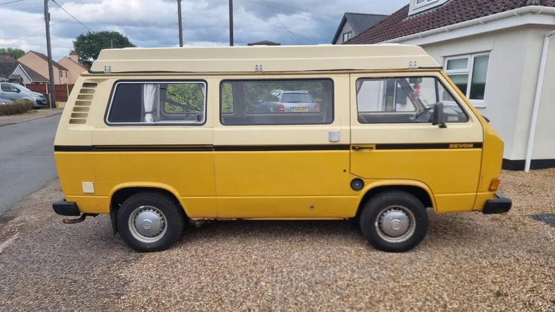 1980 Volkswagen T25 Devon Moonraker in London 10