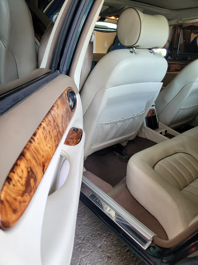 2001 Jaguar Xj8 in Ottawa 4