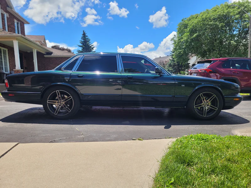 2001 Jaguar Xj8 in Ottawa 2