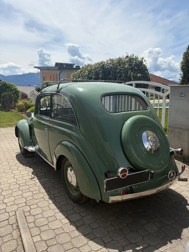 1938 Renault Juvaquatre in Villach 2