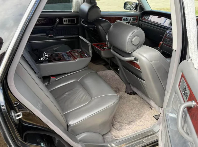 2003 Toyota Century in Thames 8