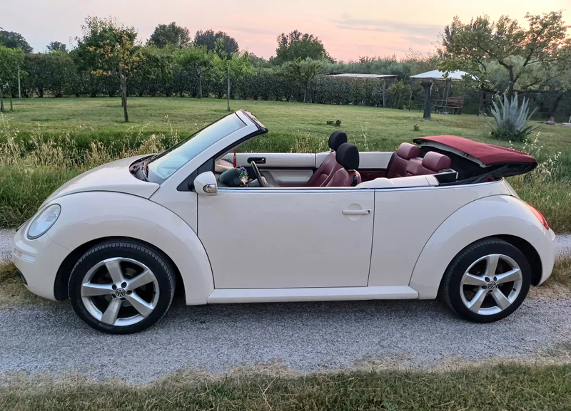 2009 Volkswagen New Beetle Red Limited Edition