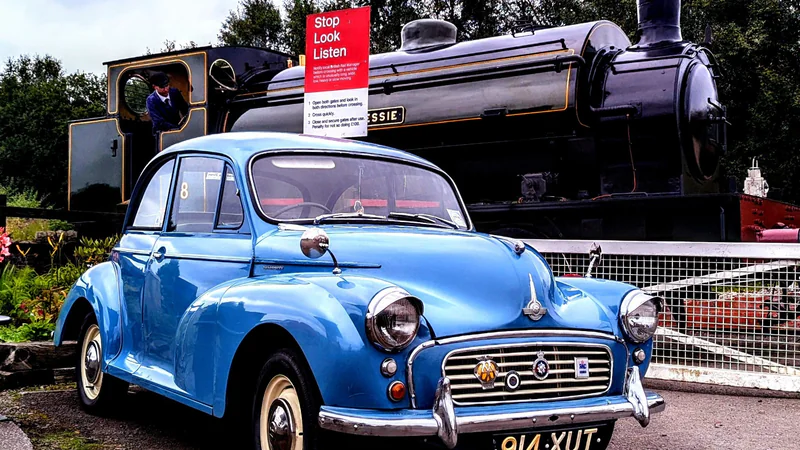 1961 Morris Minor 1000 in Abergavenny 5