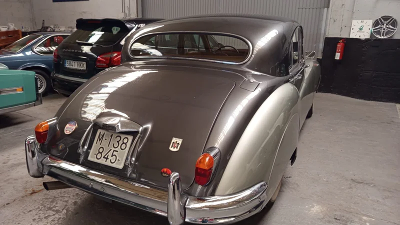 1956 Jaguar MK VI in Lugo 5