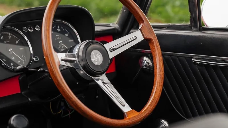 1969 Alfa Romeo 1750 Veloce Spider in Nottingham 5