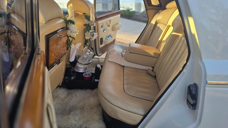 1971 Rolls-Royce Silver Shadow 1 in Connolly 4