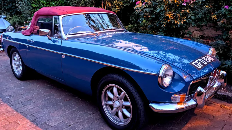 1974 MG Mgb Roadster Cab in London 3