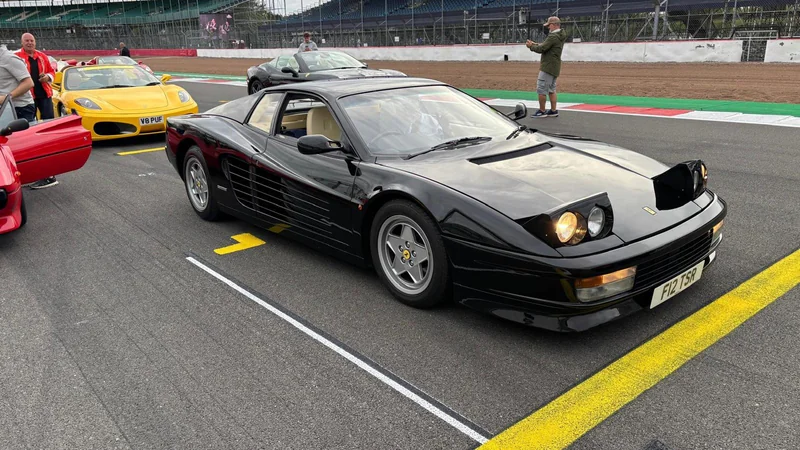 1990 Ferrari Testarossa in London 7