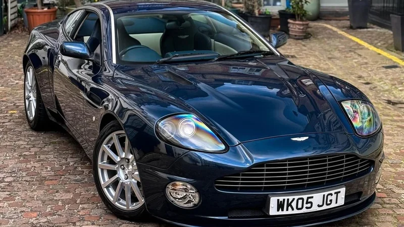 2005 Aston Martin Vanquish S in London 8