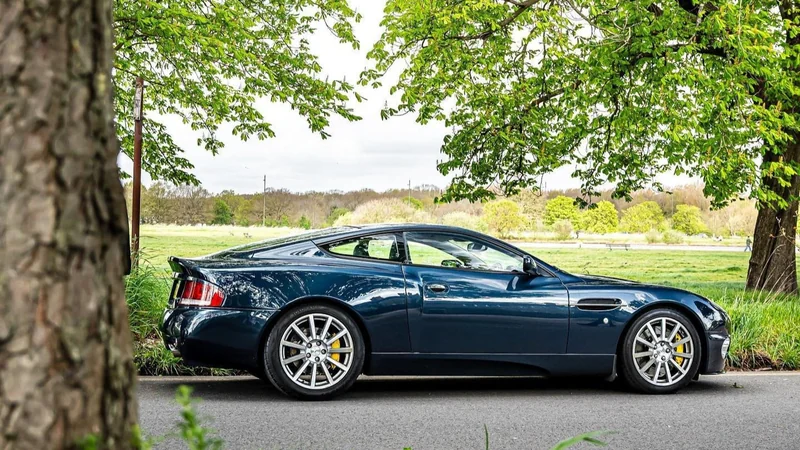 2005 Aston Martin Vanquish S in London 10