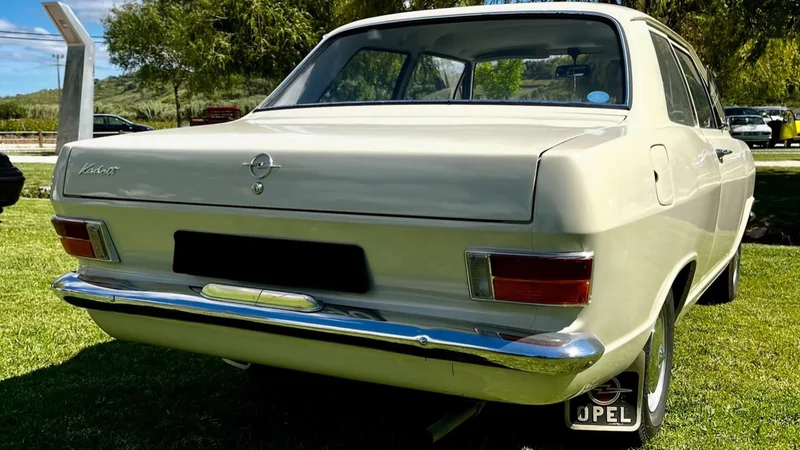 1970 Opel Kadett B Sedan 2 Door in Torres Vedras 2