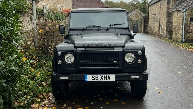 2011 Land Rover Defender 90 in London 2