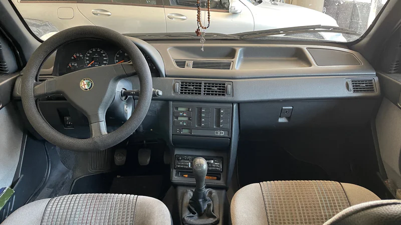 1992 Alfa Romeo 155 in Piacenza 4