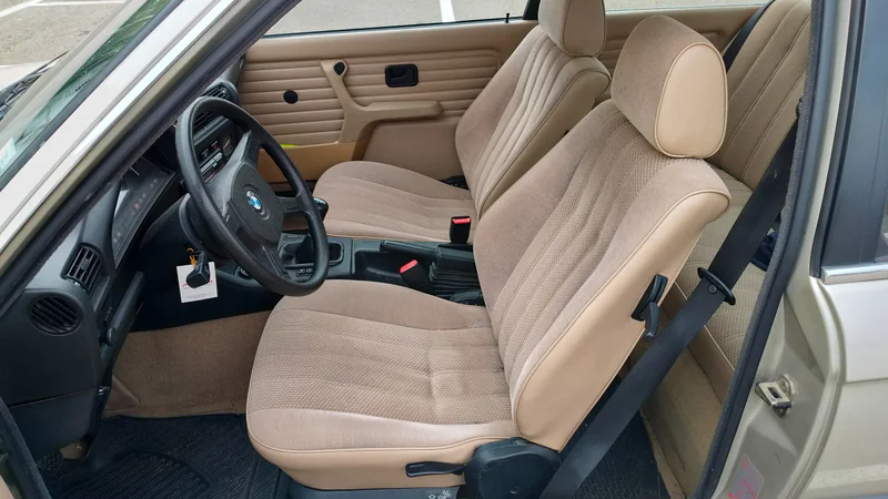 1990 BMW 320i in León 6