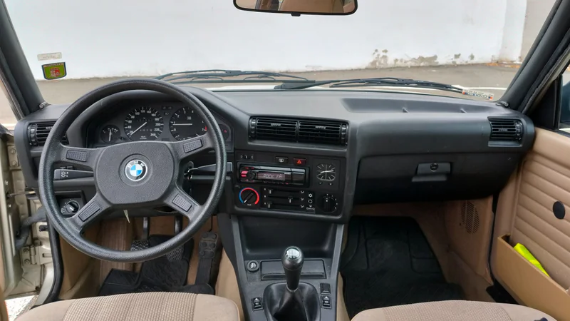 1990 BMW 320i in León 8