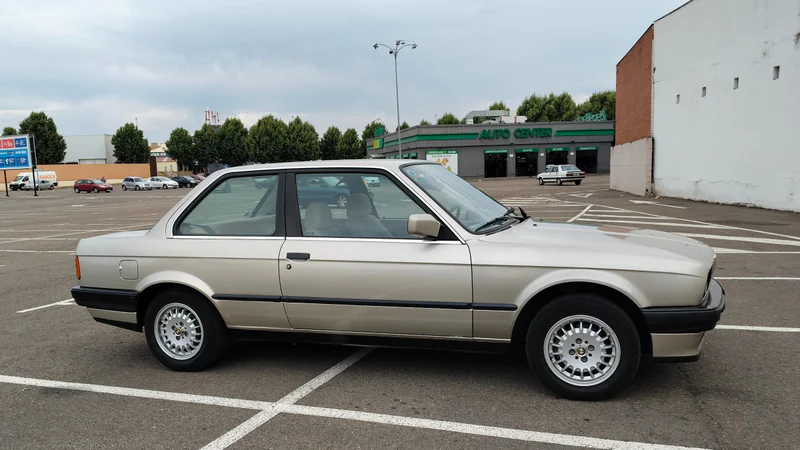 1990 BMW 320i in León 2