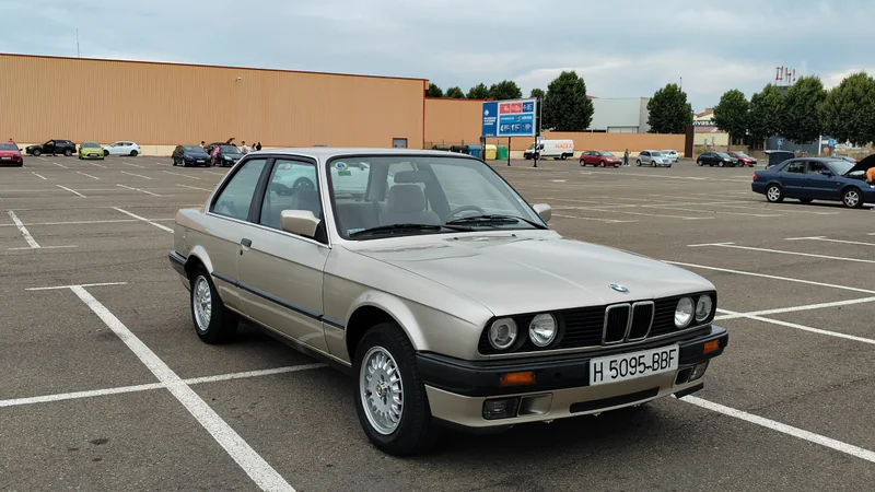 1990 BMW 320i in León 10