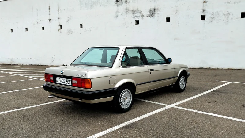 1990 BMW 320i in León 3