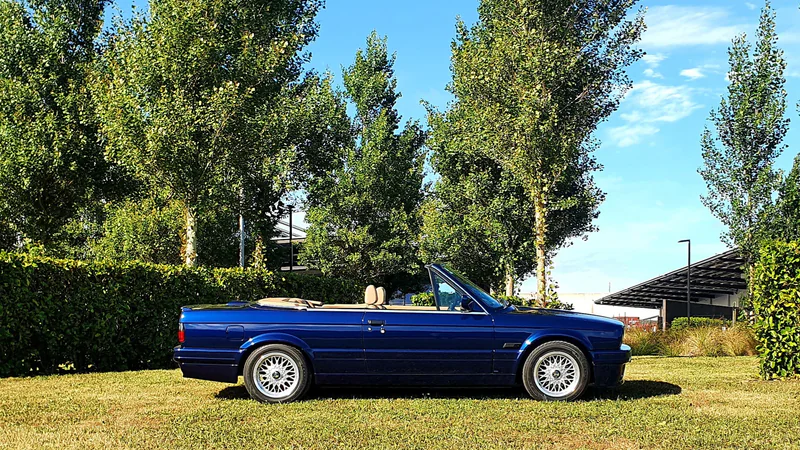1992 BMW 325i Convertible in Auckland 4