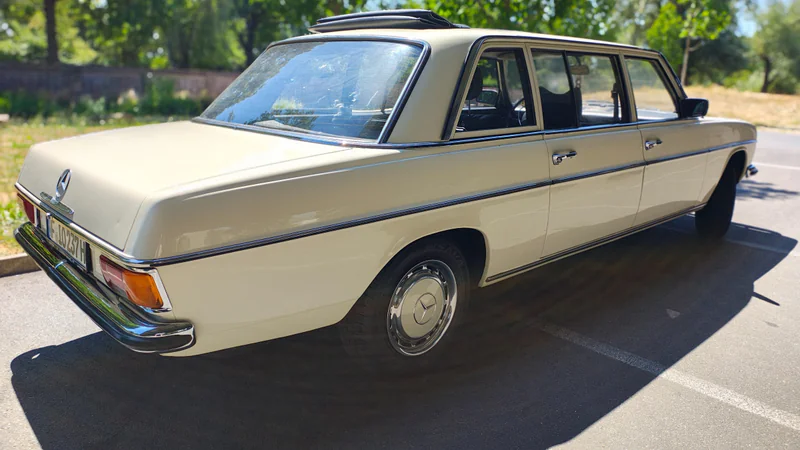 1974 Mercedes-Benz W114 pullmann in Frankfurt 2