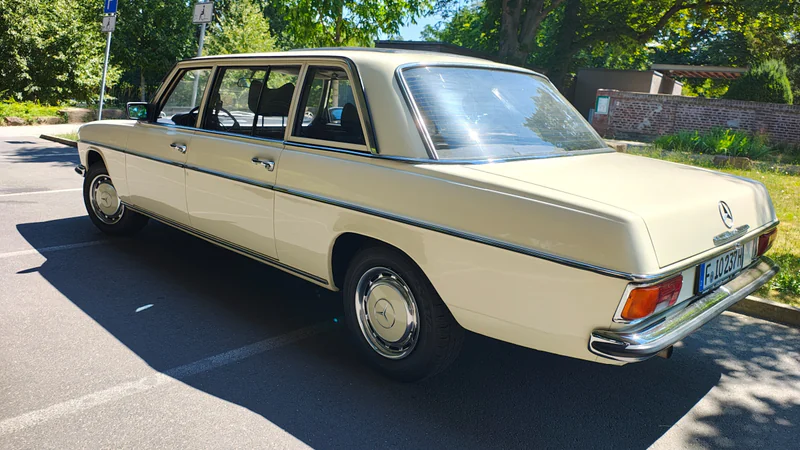 1974 Mercedes-Benz W114 pullmann in Frankfurt 3